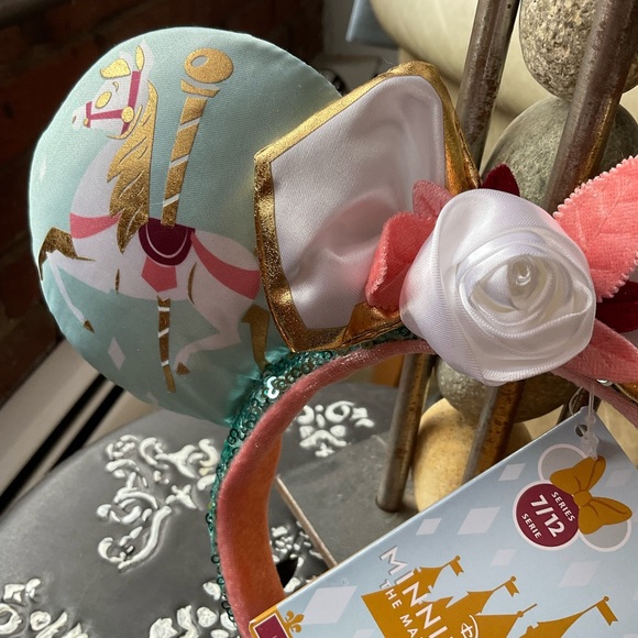 💕Disney Main Attraction Carousel Minnie Ears - Picture 3 of 7
